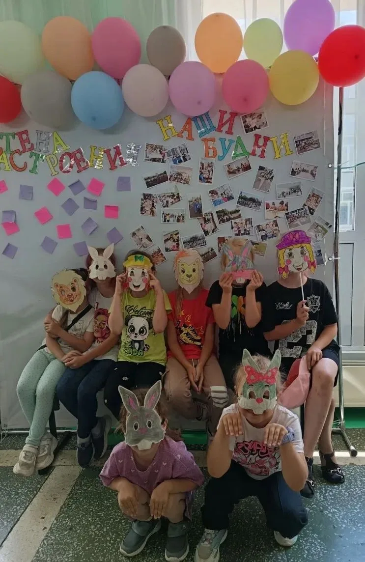 Магия картона и красок: как дети с родителями создавали волшебные маски!
В нашем пришкольном лагере 