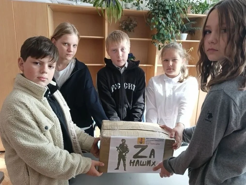 🇷🇺 В течение апреля в нашей гимназии проходила акция «Коробка добра» в поддержку бойцов, находящихся