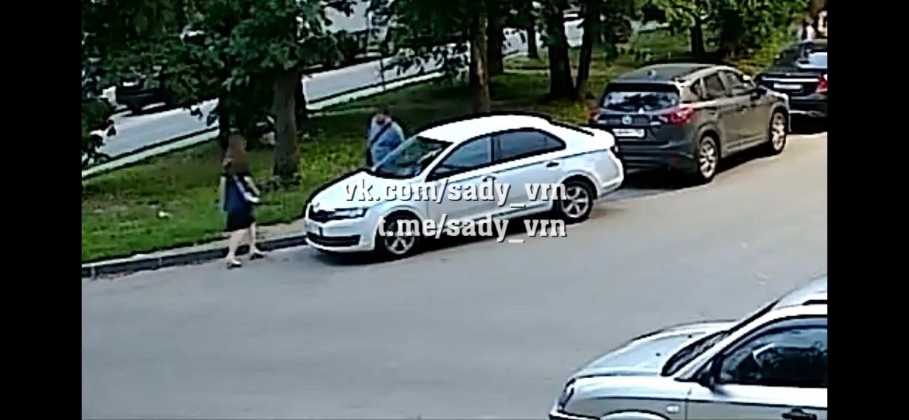 Мститель в синем ) прости что мой авто, помешал твоему пути. Так случилось, бытовые тру...