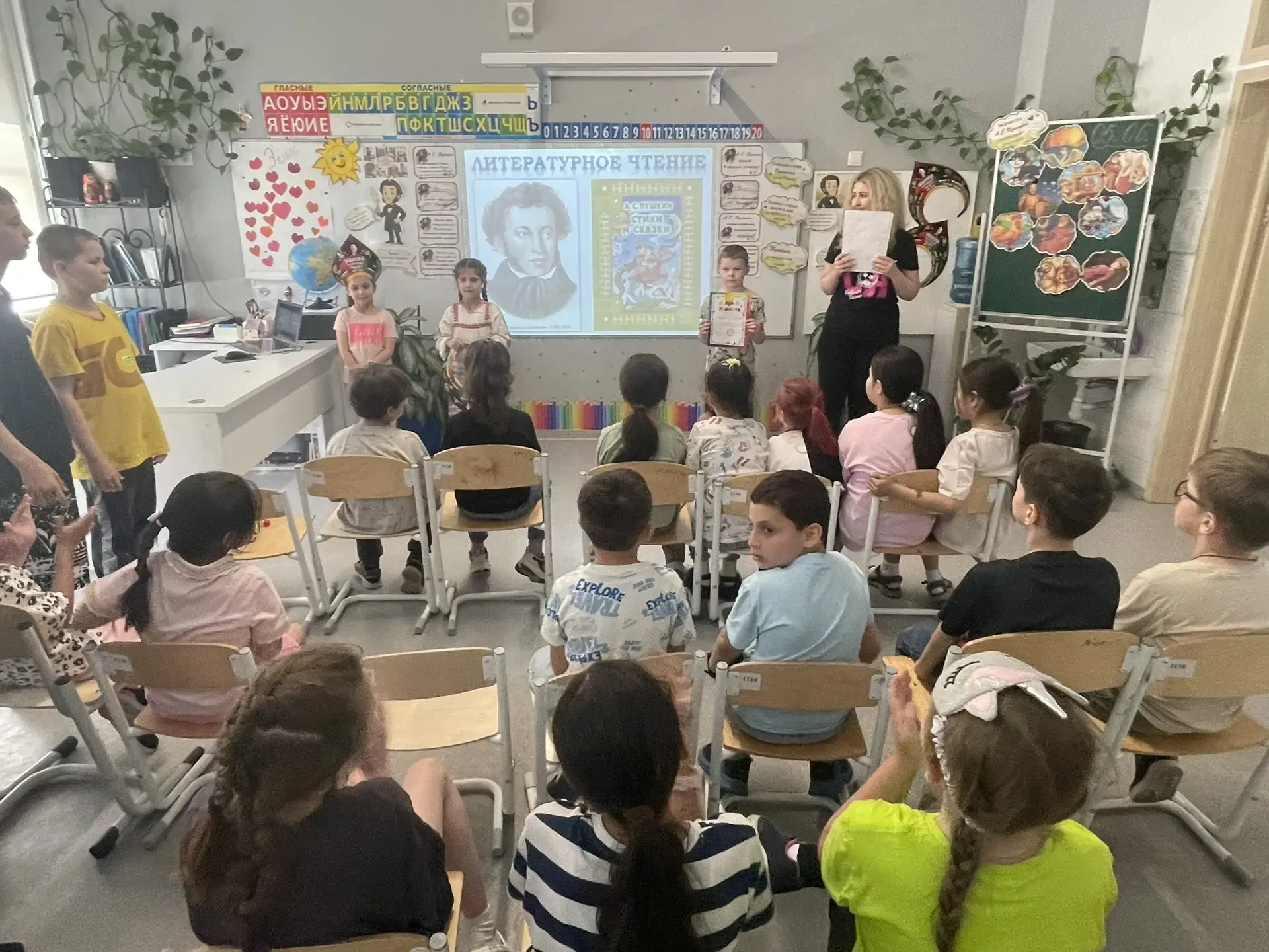 Пятый день в школьном лагере. Квест «Сказочное Лукоморье»
 
5 июня, в преддверии Дня русского языка,