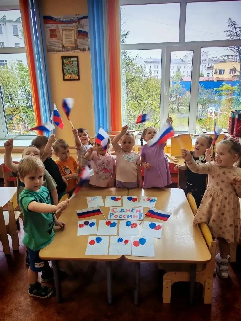 📸 Вот так дети нашей младшей группы «Брусничка» готовились встретить праздник!
Они подготовили откр
