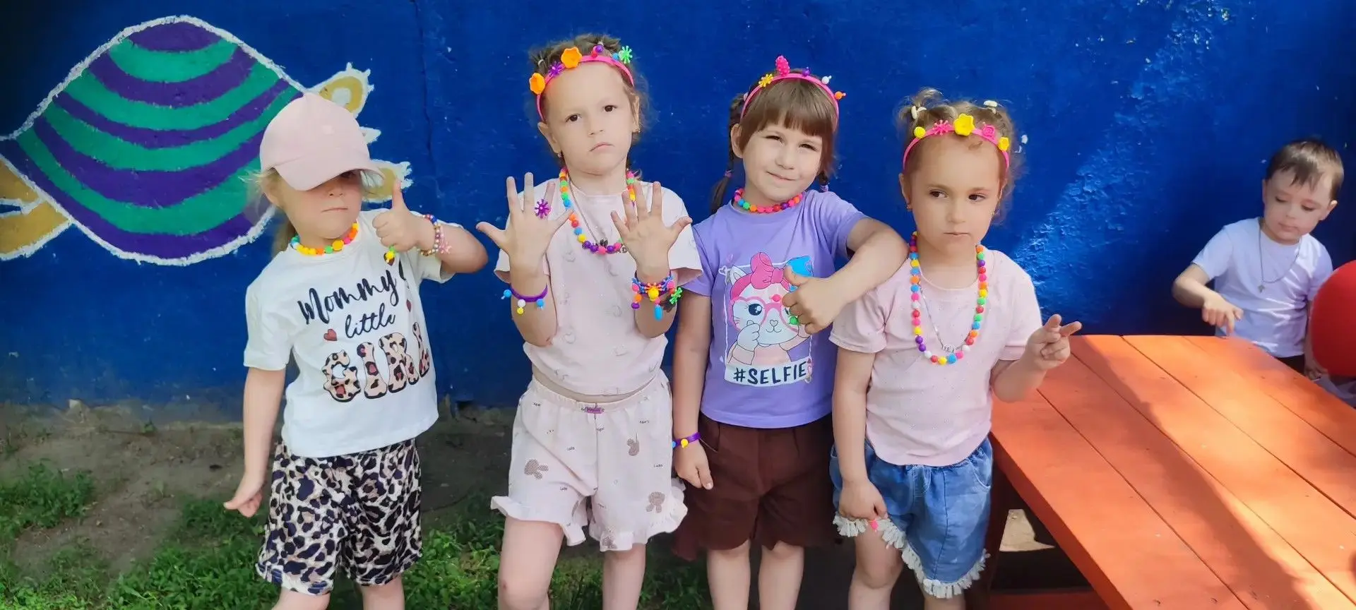 Творческий день в группе "Пчёлки" ГБДОУ ЛНР «Ровеньковский ясли–сад комбинированного вида «Антошка»
