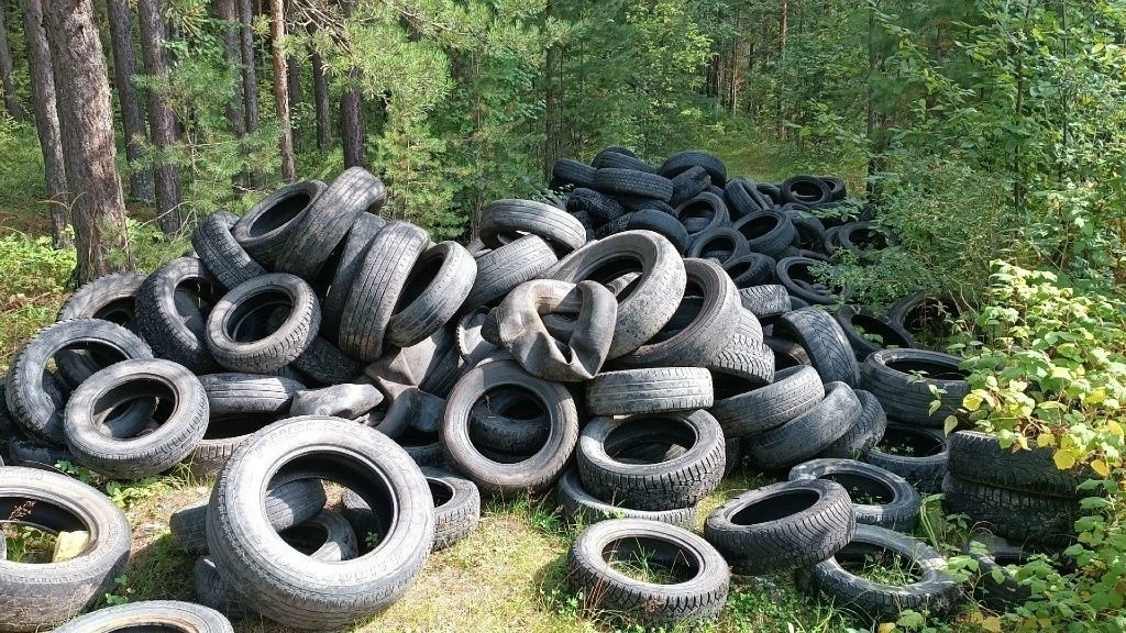 В Карпинске уберут нелегальные свалки с покрышками