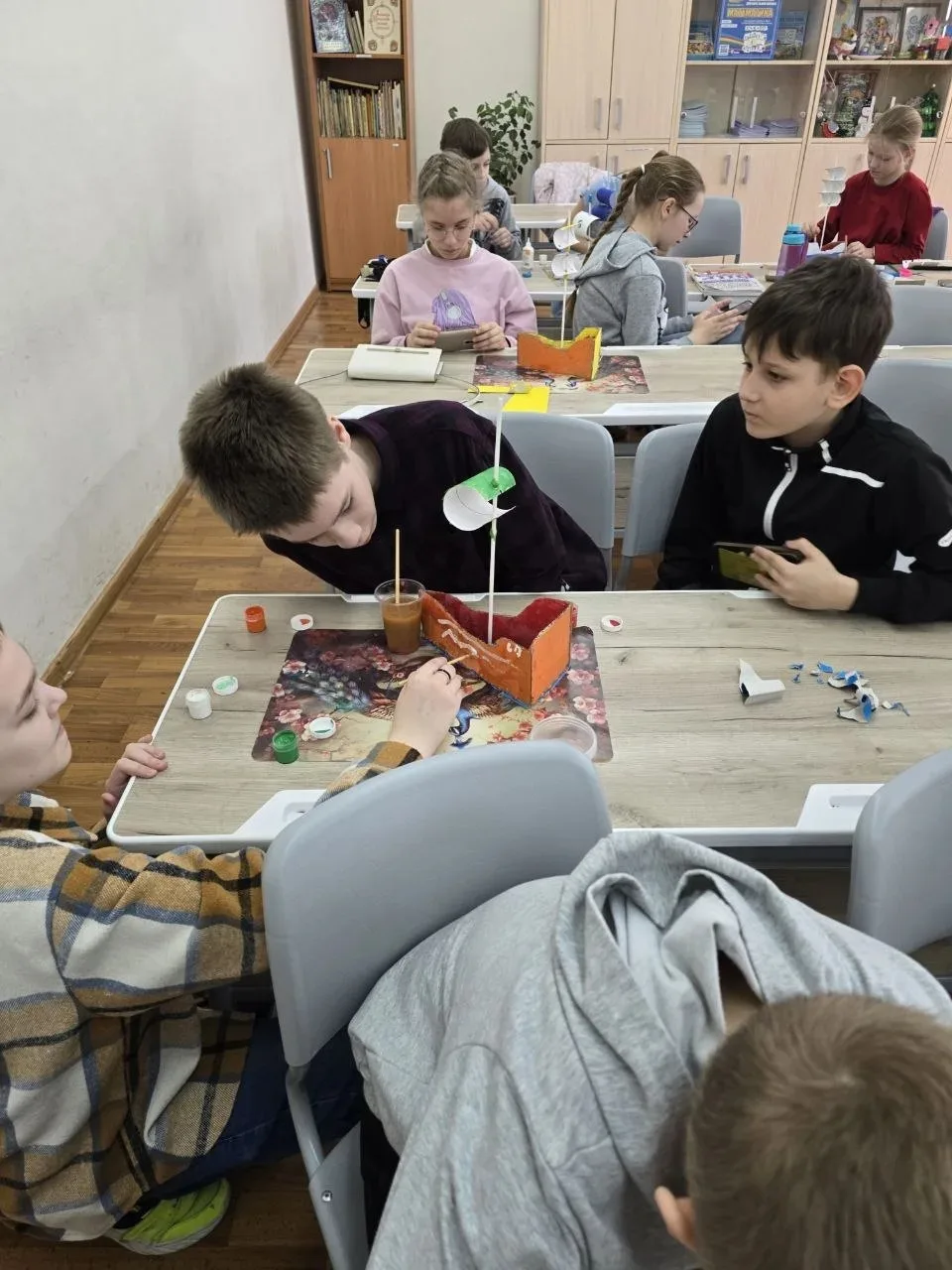📌 С 13 по 17 апреля в период весенних каникул в школе работал лагерь с инженерно-судостроительным пр