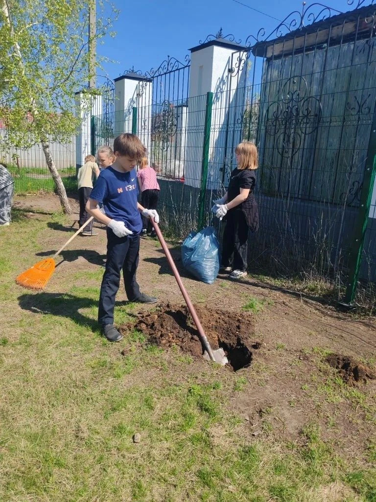 Ученики 4 «Б» класса приняли участие во всероссийской патриотической акции «Сад Победы». Ребята реши
