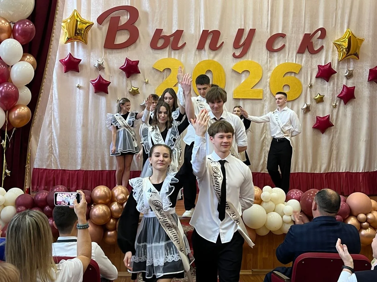 🔔Галина Колесникова поделилась, как прошёл Последний звонок для выпускников школы №16.  Здесь во взр