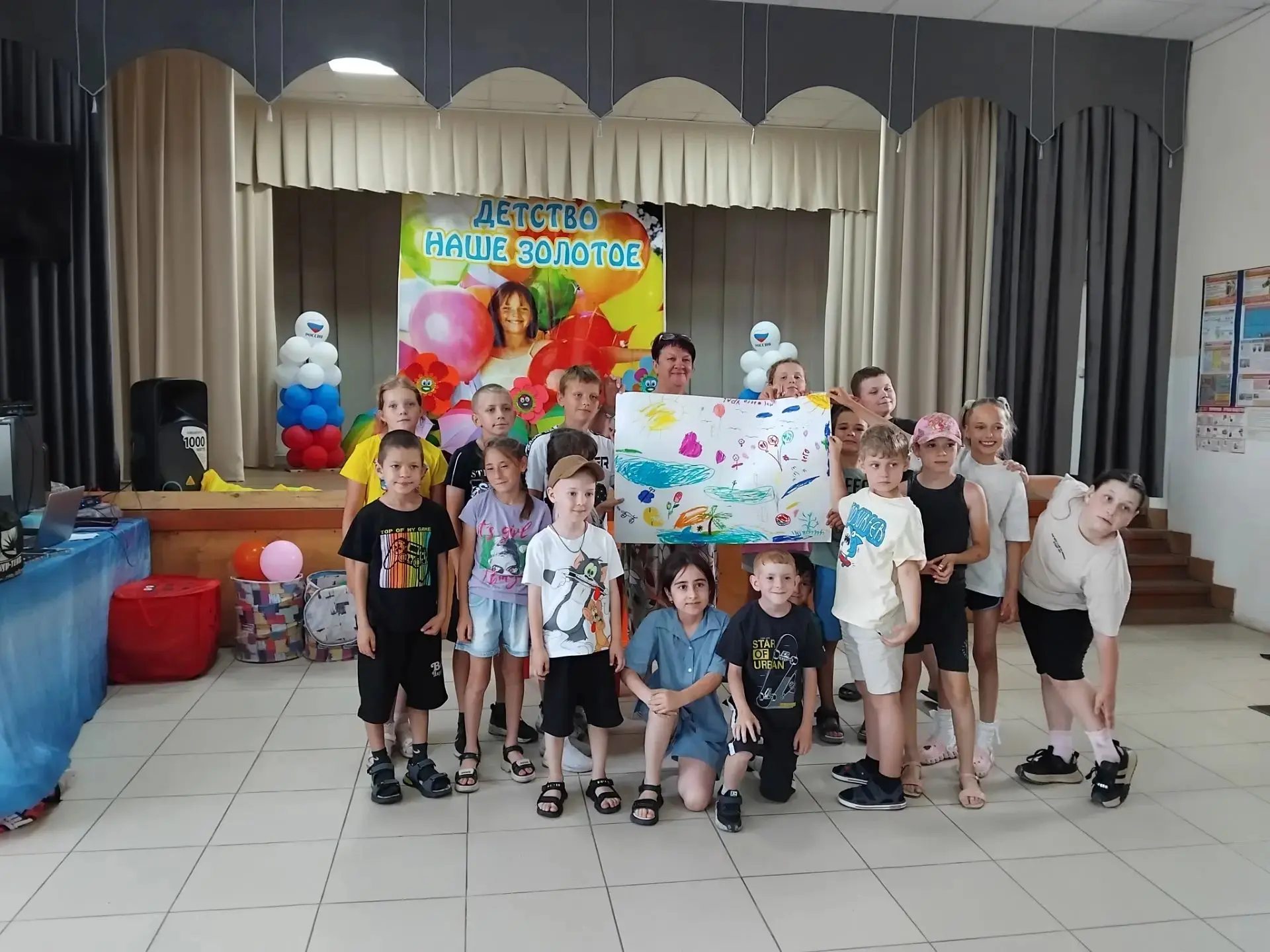 Сегодня библиотекарь совместно с работниками культуры провели игровую программу с элементами виктори