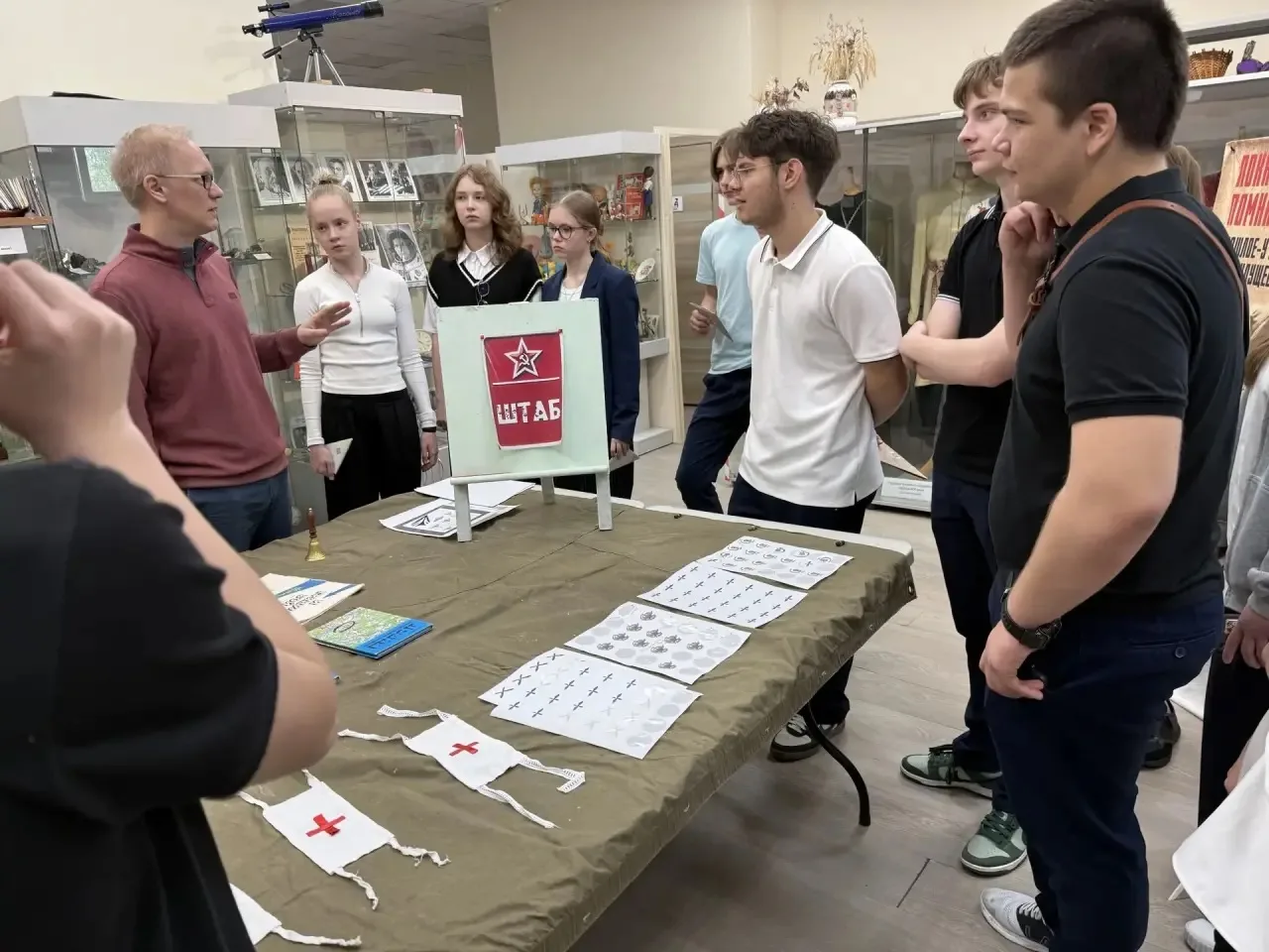 📣 Ребята из 8Б класса отправились в увлекательное путешествие по страницам истории! 📖  В музее истор