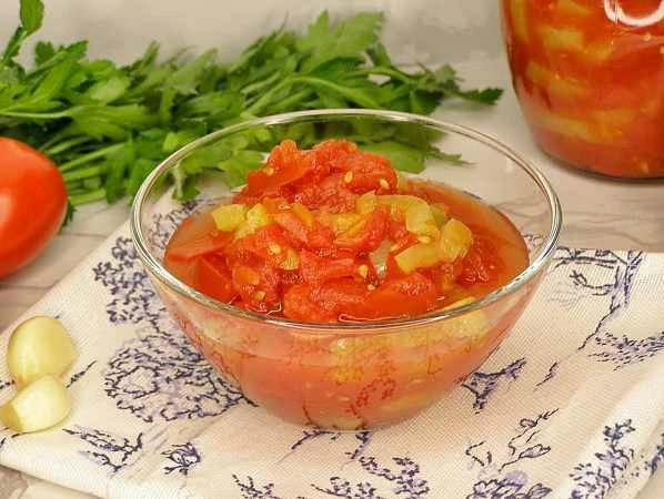 ЛЕЧО БЕЗ УКСУСА С ЧЕСНОКОМ Вкуснятина🗣 Ингредиенты: Помидоры - 3 кг Перец болгарский - 1 кг Чеснок -
