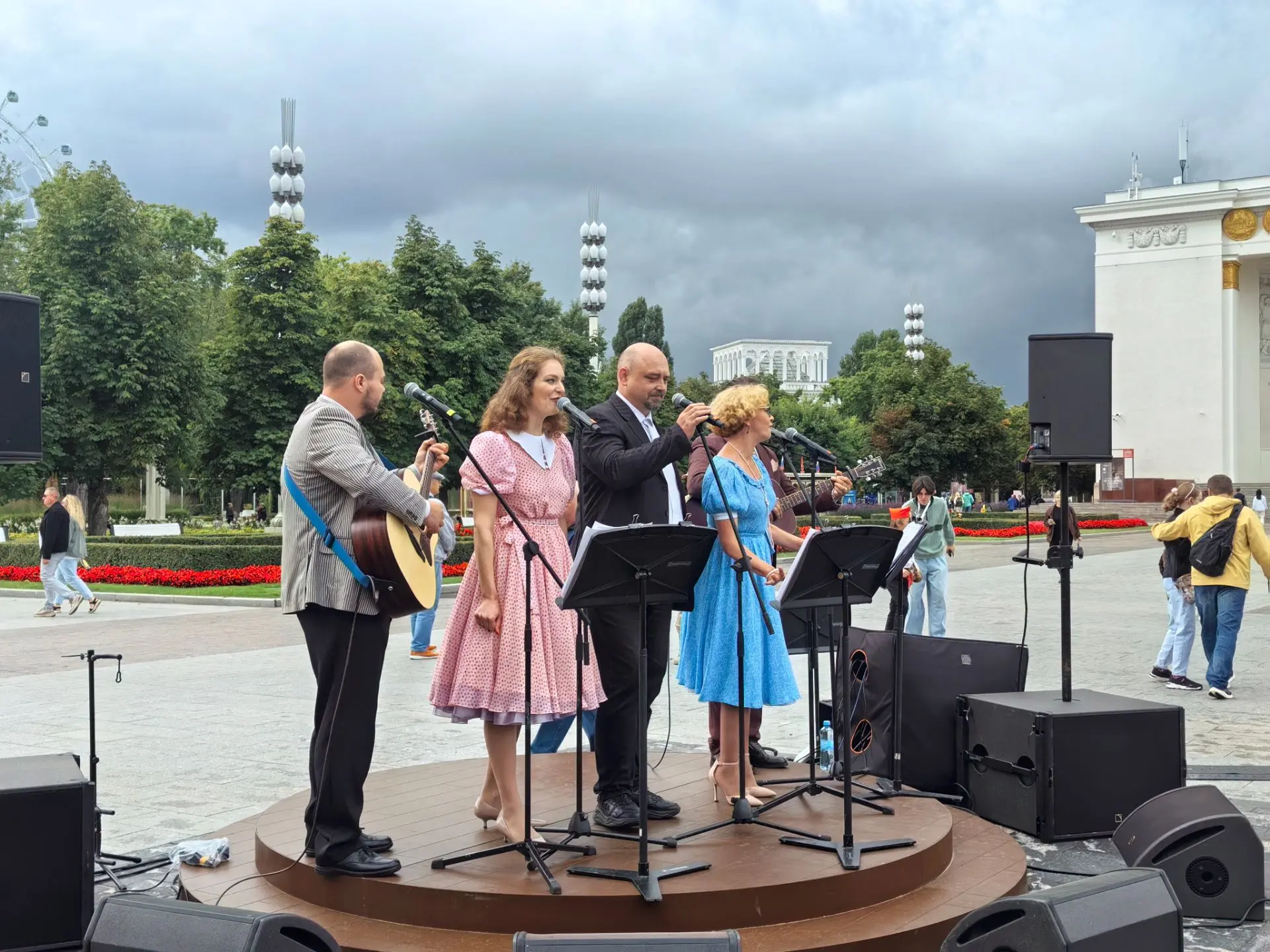 Дорогие зрители! Сегодня вновь мы встретились на празднике Дня города на ВДНХ!