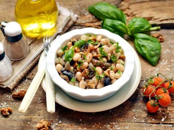🌰 Тушёная фасоль с грибами и грецкими орехами.