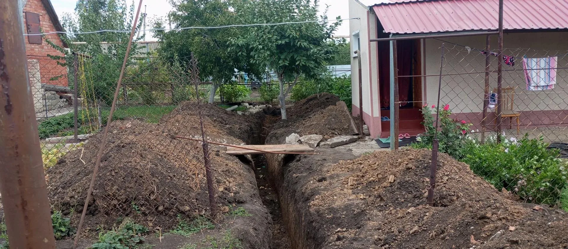 На улице Солнечной начались работы по замене участка подводящей тупиковой ветки водопро...