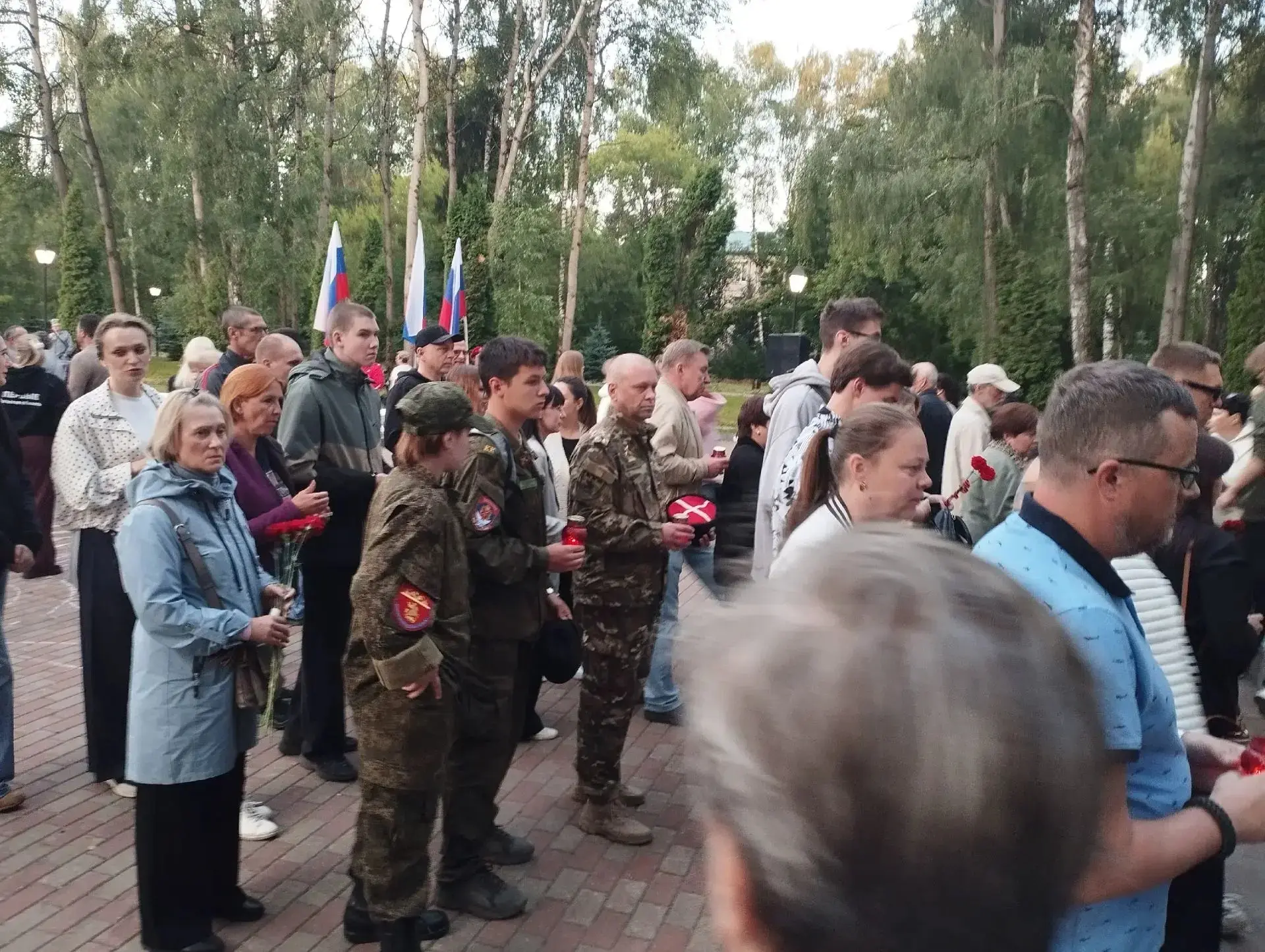 22 июня ровно в 4 часа учителя нашей школы принялм участие в акции «Свеча Памяти» в мемориальном ком
