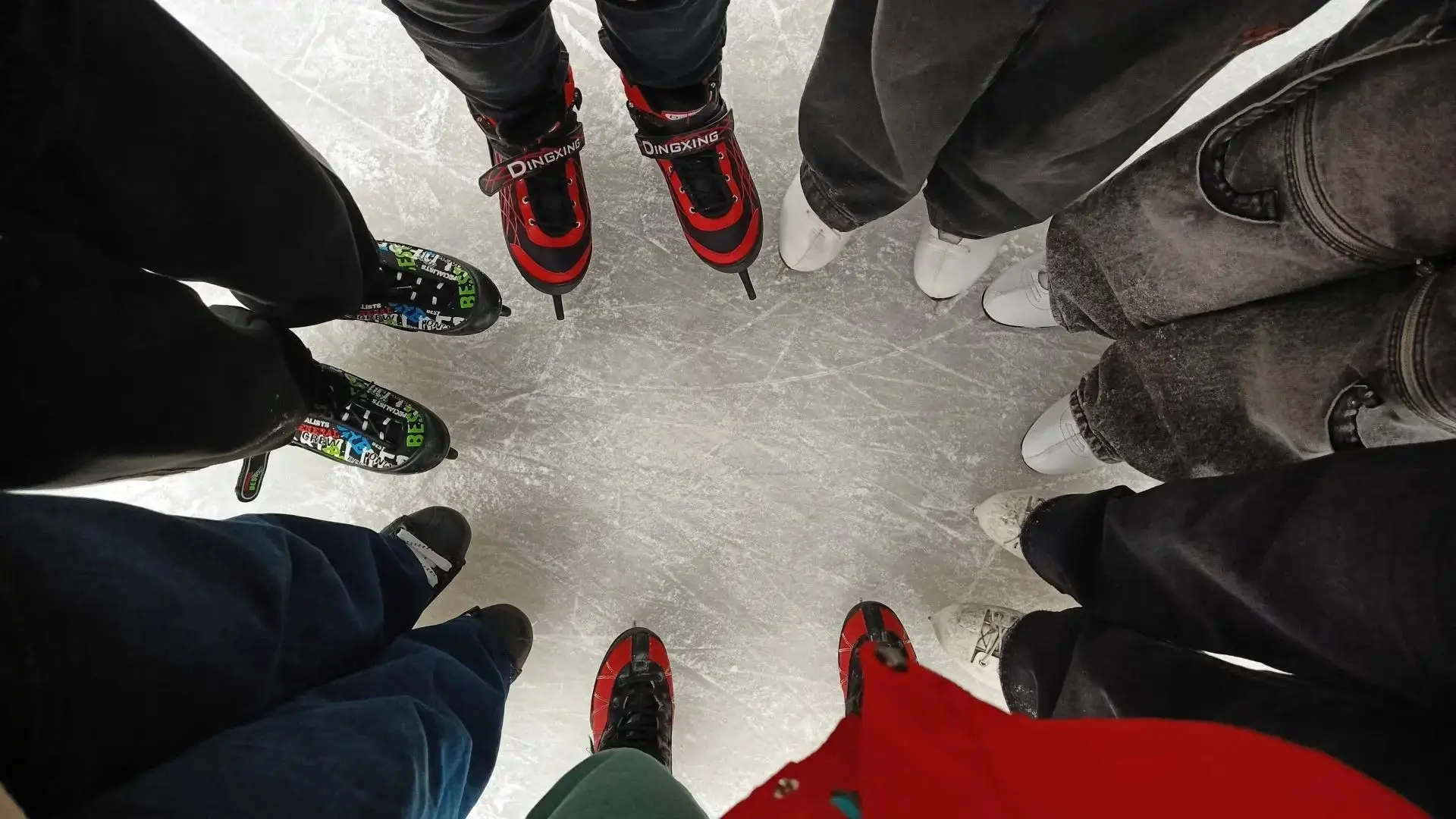 Все на каток!!! ⛸️⛸️  🌲 В дни новогодних каникул   хореографический коллектив "Веснушки" совместно с