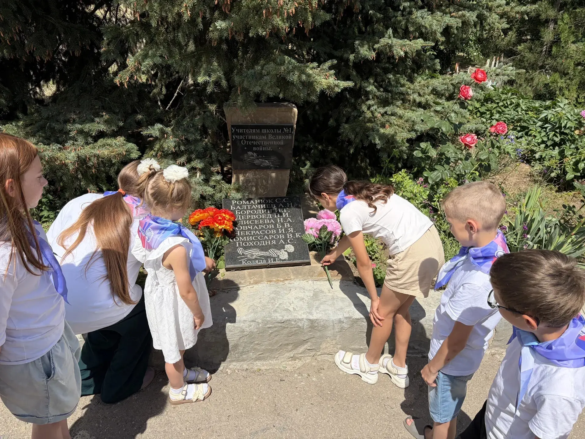 Сегодня в нашей школе и по всей России прошла Всероссийская минута молчания — трогатель...