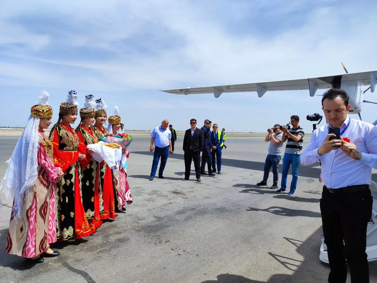 Как мы стали звездами в Узбекистане)

Вдогонку, расскажу вам историю в тему.

Мы когда путешествовал
