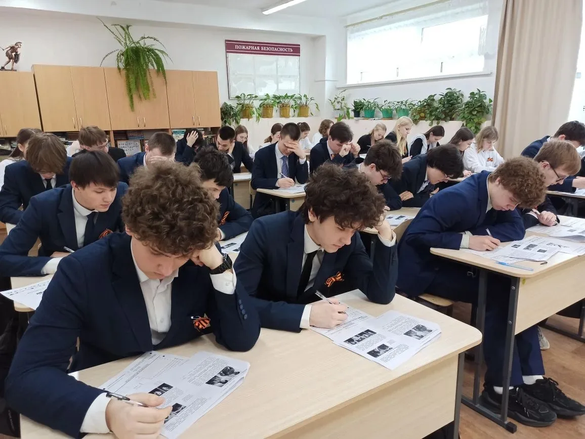 📜 Диктант Победы: 24 апреля наши старшеклассники приняли участие в Международной акции!  🇷🇺В этот де
