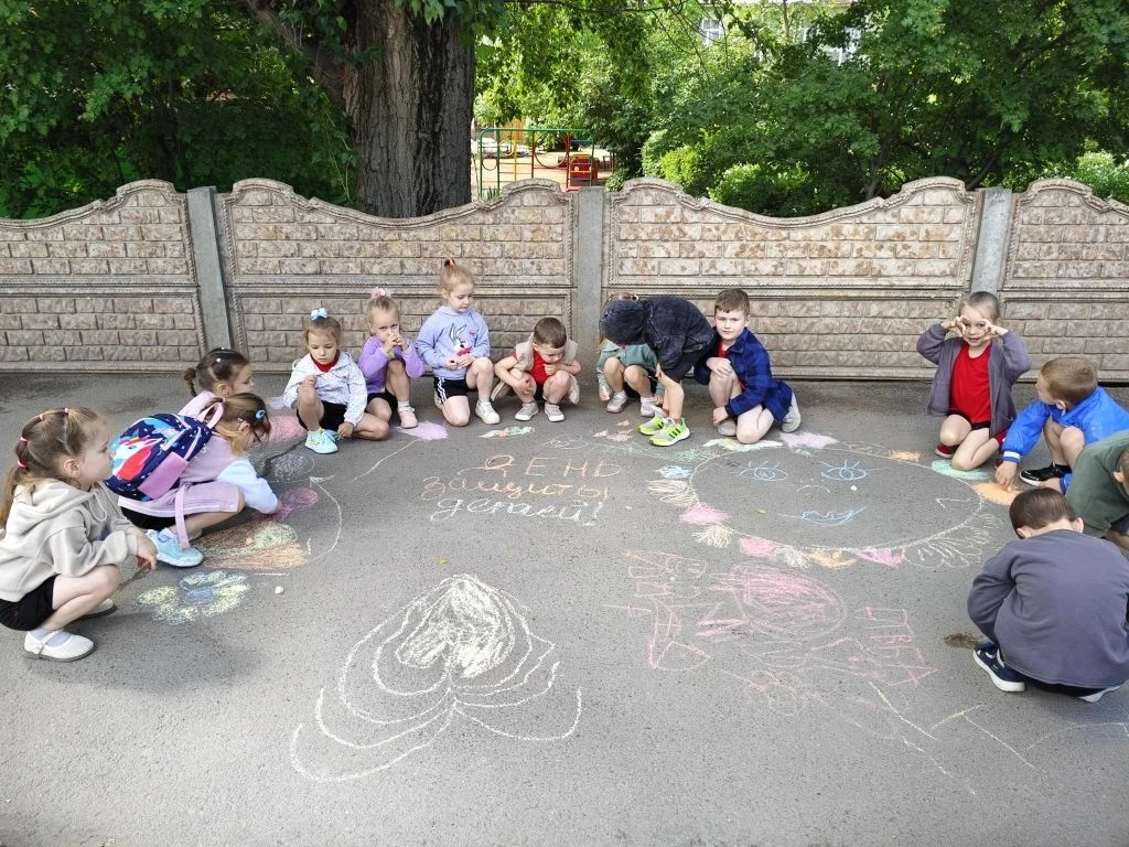 «Мир, в котором хочется жить: рисунки юных мечтателей»🖼🌸🌞✨Средняя группа Фантазеры и...