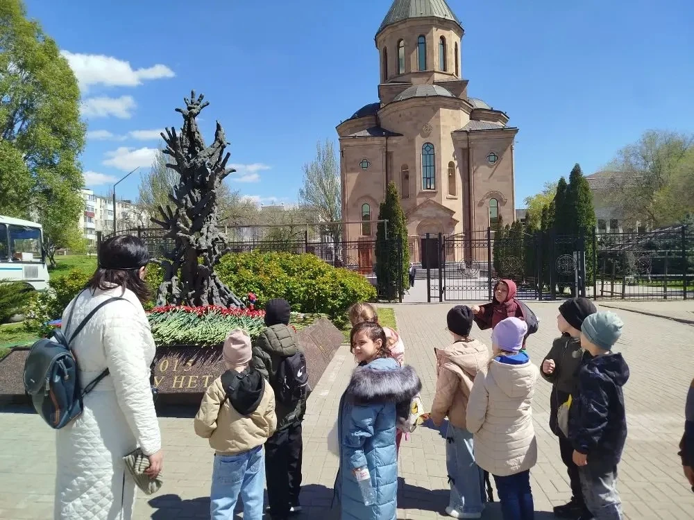 В субботу ученики 1 «Д» класса ездили на обзорную экскурсию по г. Ростову-на-Дону🌎