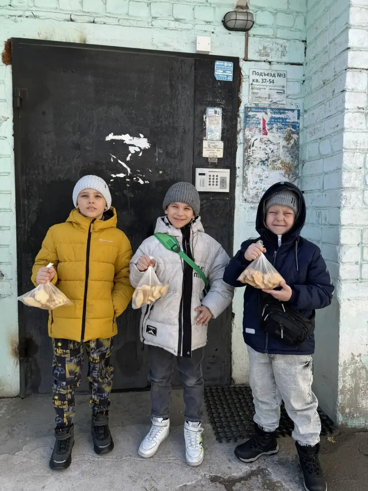 Учащиеся 2 Г класса поздравили ветерана педагогического труда Левину Валентину Ивановну