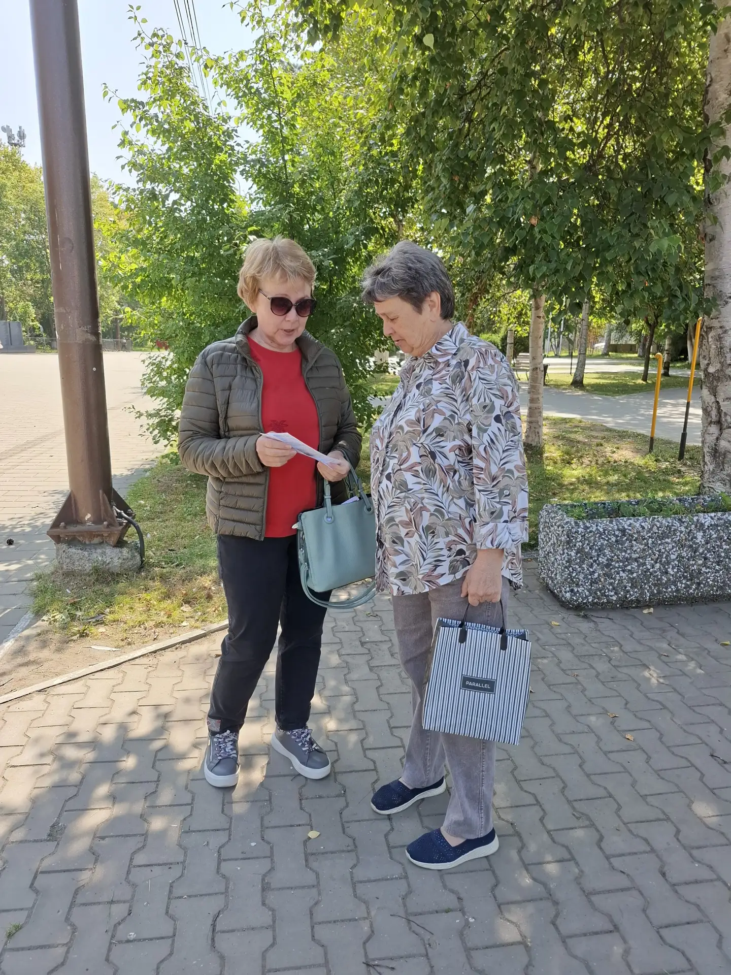 Накануне Дня солидарности в борьбе с терроризмом сотрудники центральной библиотеки пров...