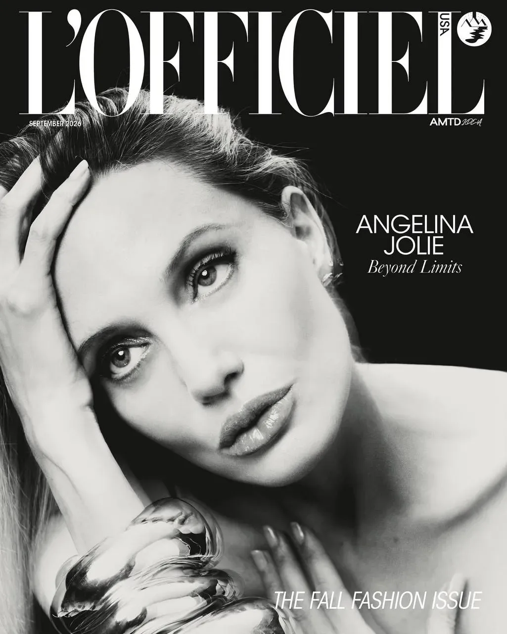 Анджелина Джоли снялась для обложки журнала L'Officiel, а в интервью для издания высказ...