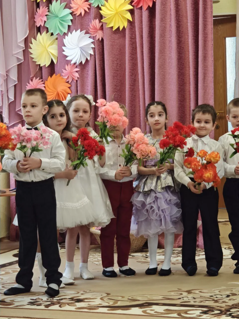 🌸 Как дошколята поздравляли мам и бабушек!  В наших дошкольных отделениях прошли настоящие весенние 