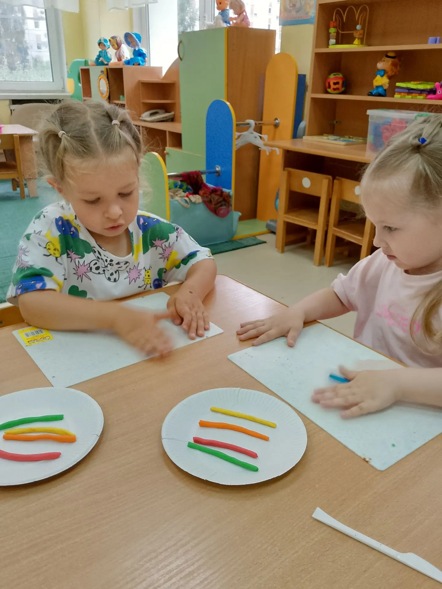 На улице дождливо и сыро,а в группе "Ранний возраст 2"светло и радужно🌞