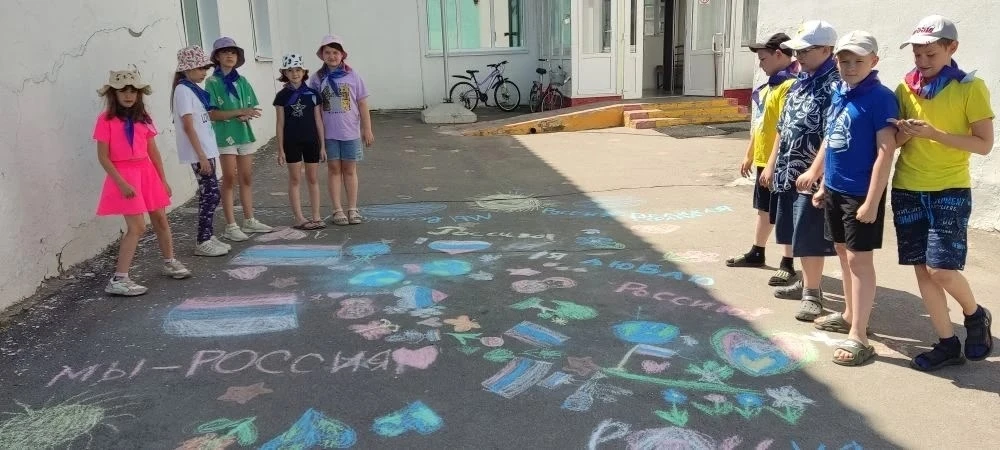 День России 🇷🇺 в пришкольном лагере "Солнышко☀️"

День 10 в пришкольном лагере «Солнышко» прошёл я