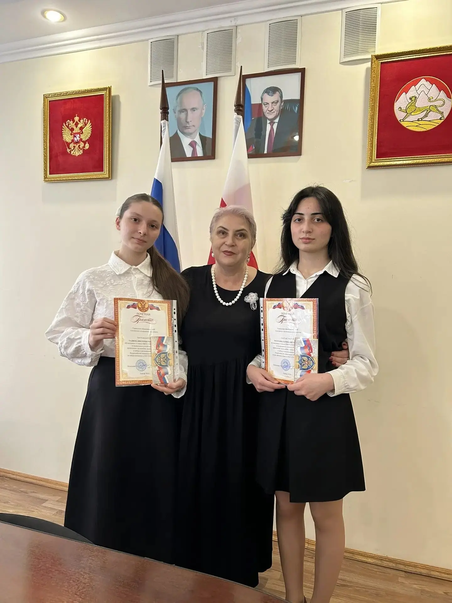В Управлении образования АМС Алагирского муниципального района прошло награждение победителей регион