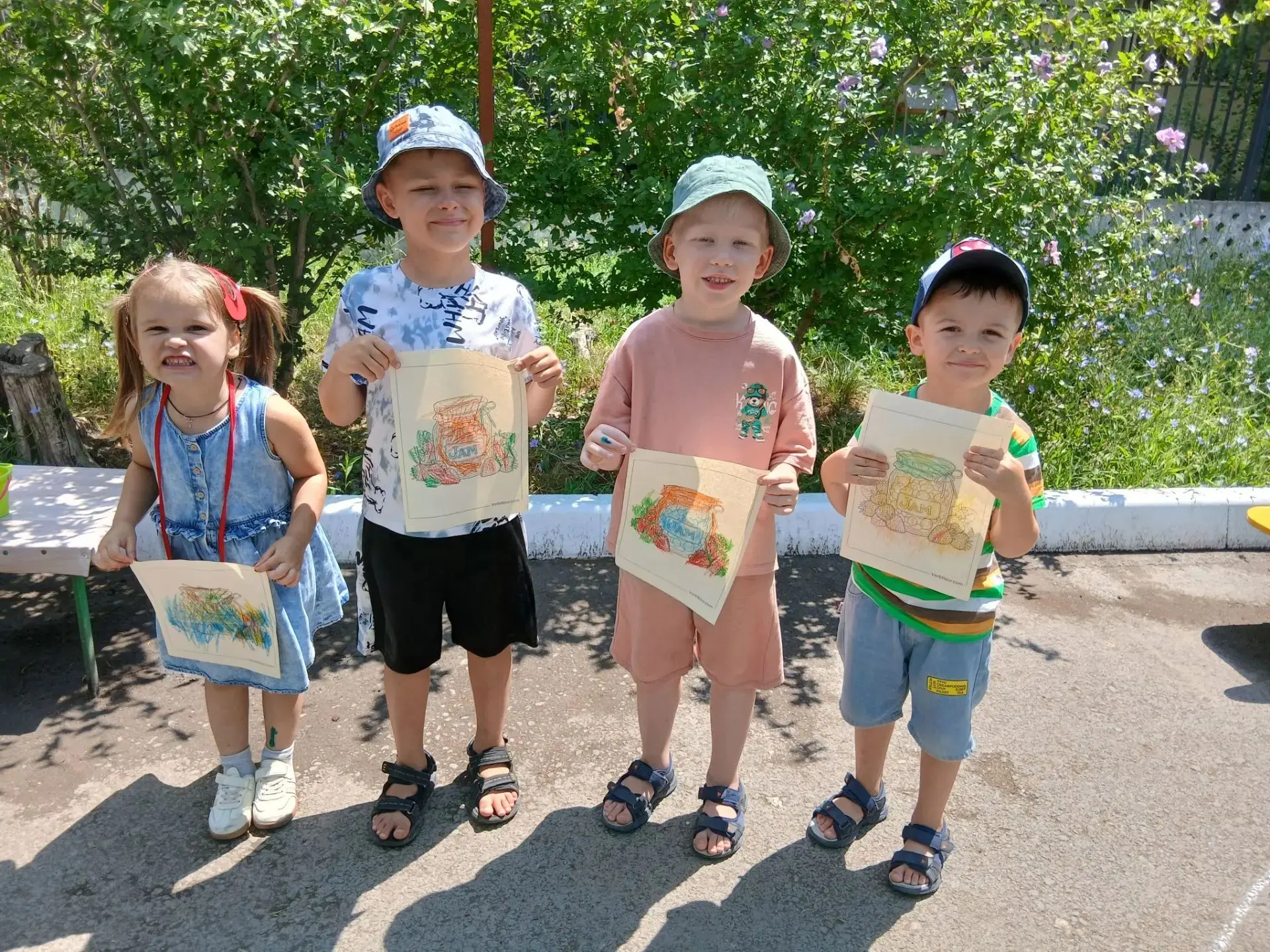 🎉🍯 День варенья прошёл на «ура» в нашей группе «Умняшки»! 🍓🎨
Ребята с удовольствием погрузились 