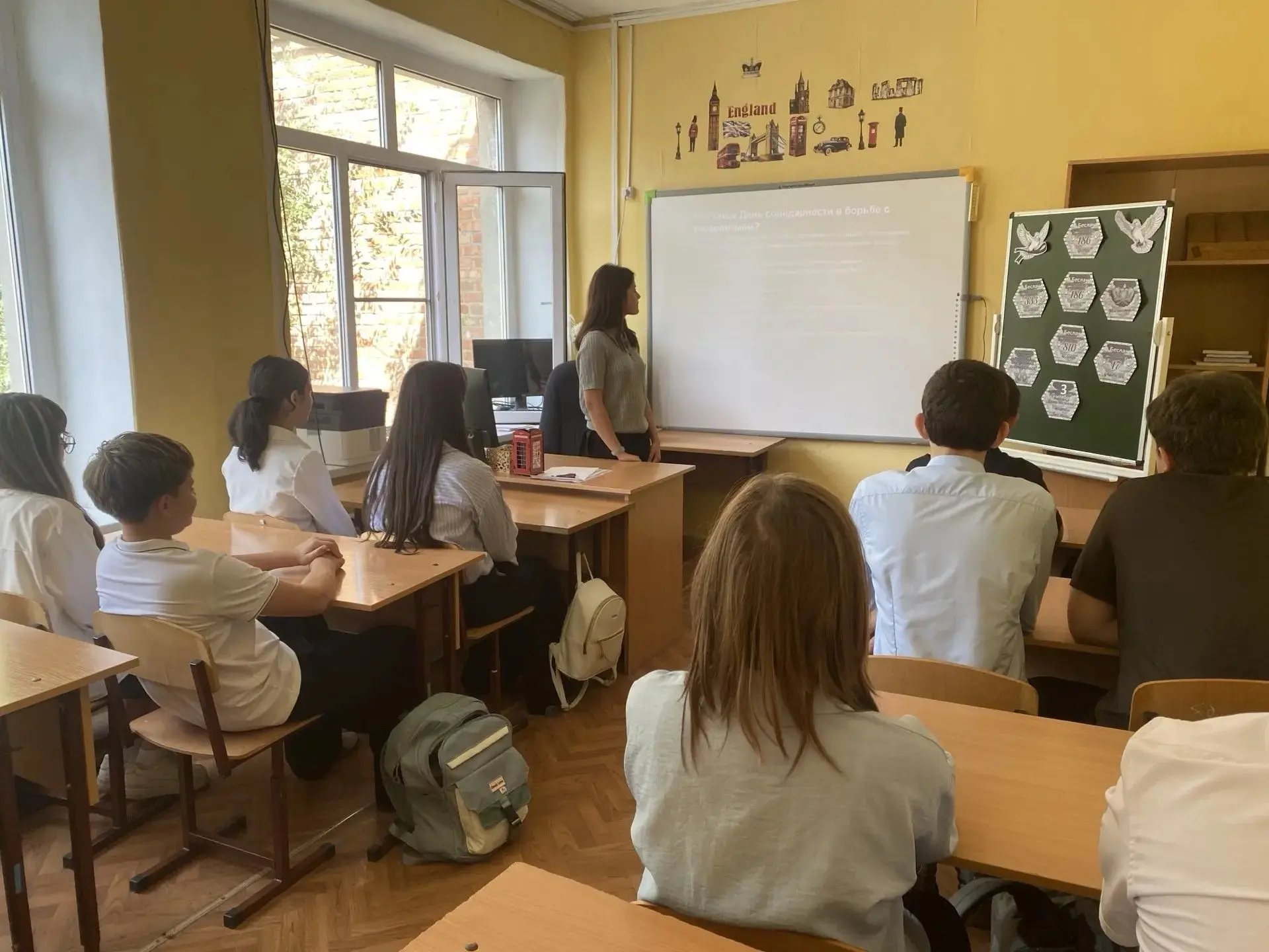 В начале сентября в МБОУ Кагальницкой СОШ № 1 состоялись тематические классные часы, пр...