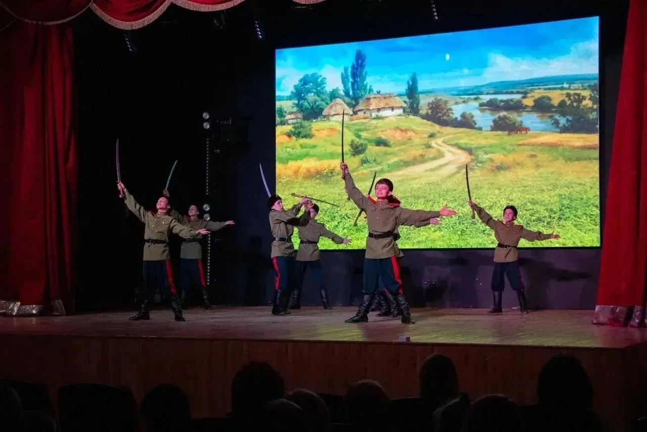 💫 В ДДиЮ «Факел» состоялся Открытый фестиваль-конкурс вокального мастерства детей и молодёжи «Песня 