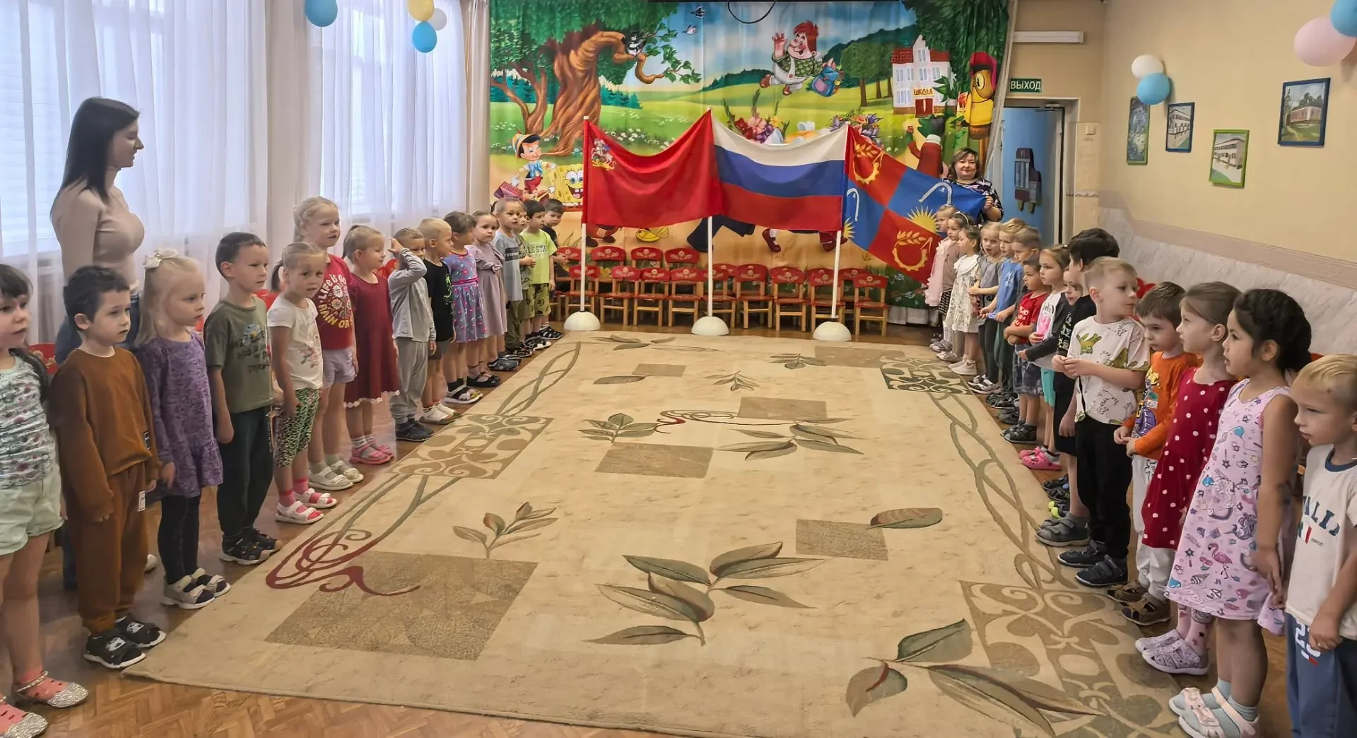 Новую неделю нового учебного года воспитанники старших групп Дошкольного отделения 19 н...