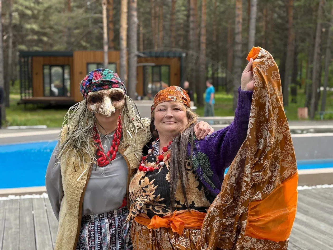 🧙‍♀️ Сегодня на территории нашего Центра можно было встретить Цыганку, Кикимору и даже Бабу-Ягу.

К