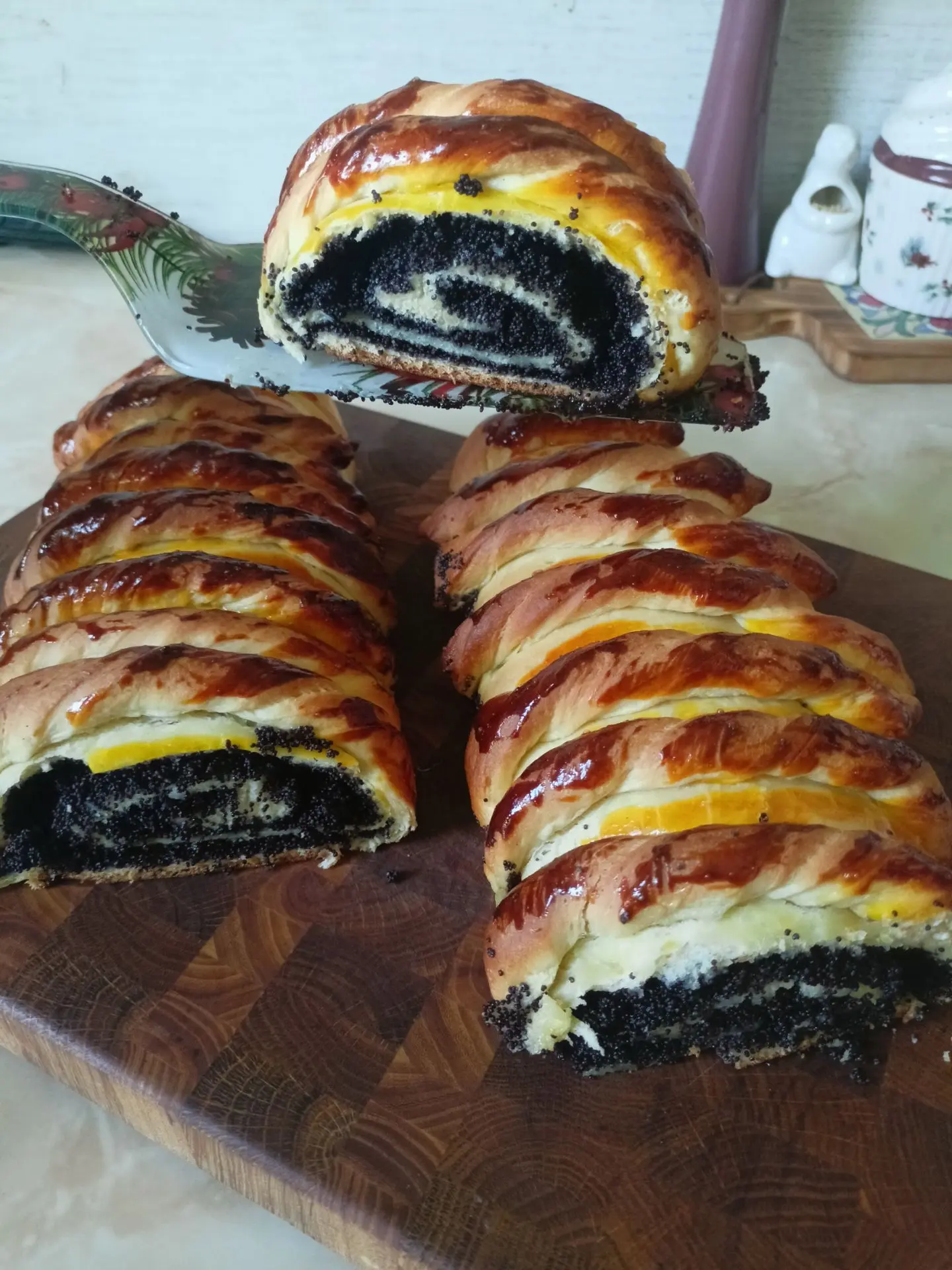 Вот и рулетик испекся  к кофейку 😍