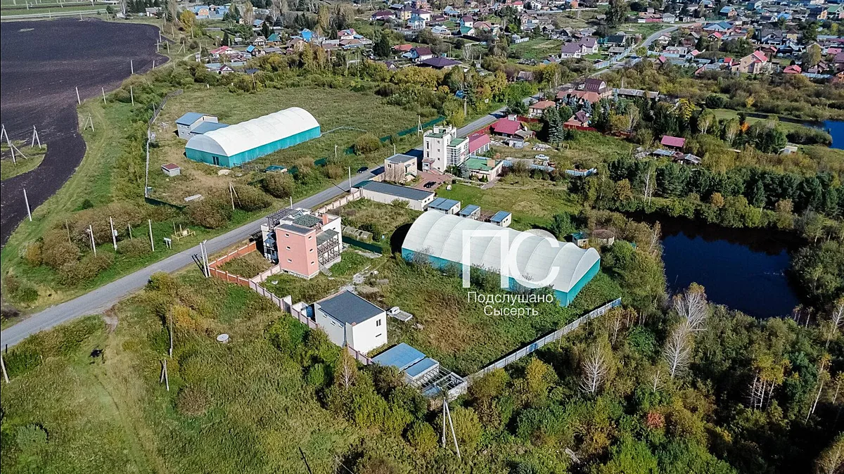 В Черданцево продают целое поместье с конюшней и манежем. За комплекс «ИВА» просят 120 ...