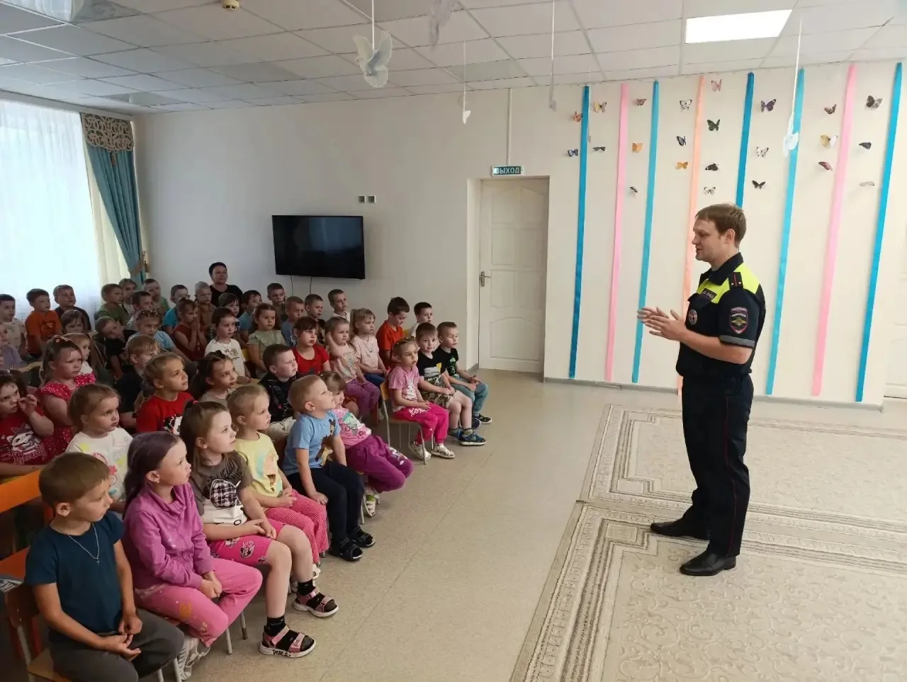 «Путешествие в страну правил дорожного движения» совершили юные великолучане

🚔С целью предупрежден