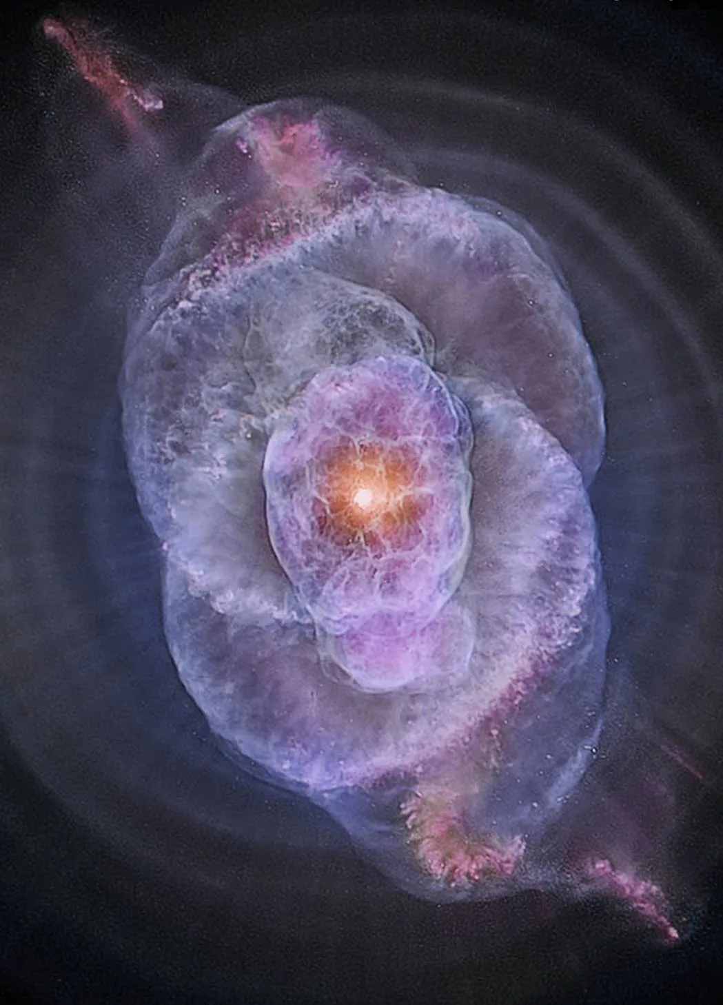 🌌 Центральная часть туманности Кошачий Глаз (оптический + рентгеновский диапазон)!