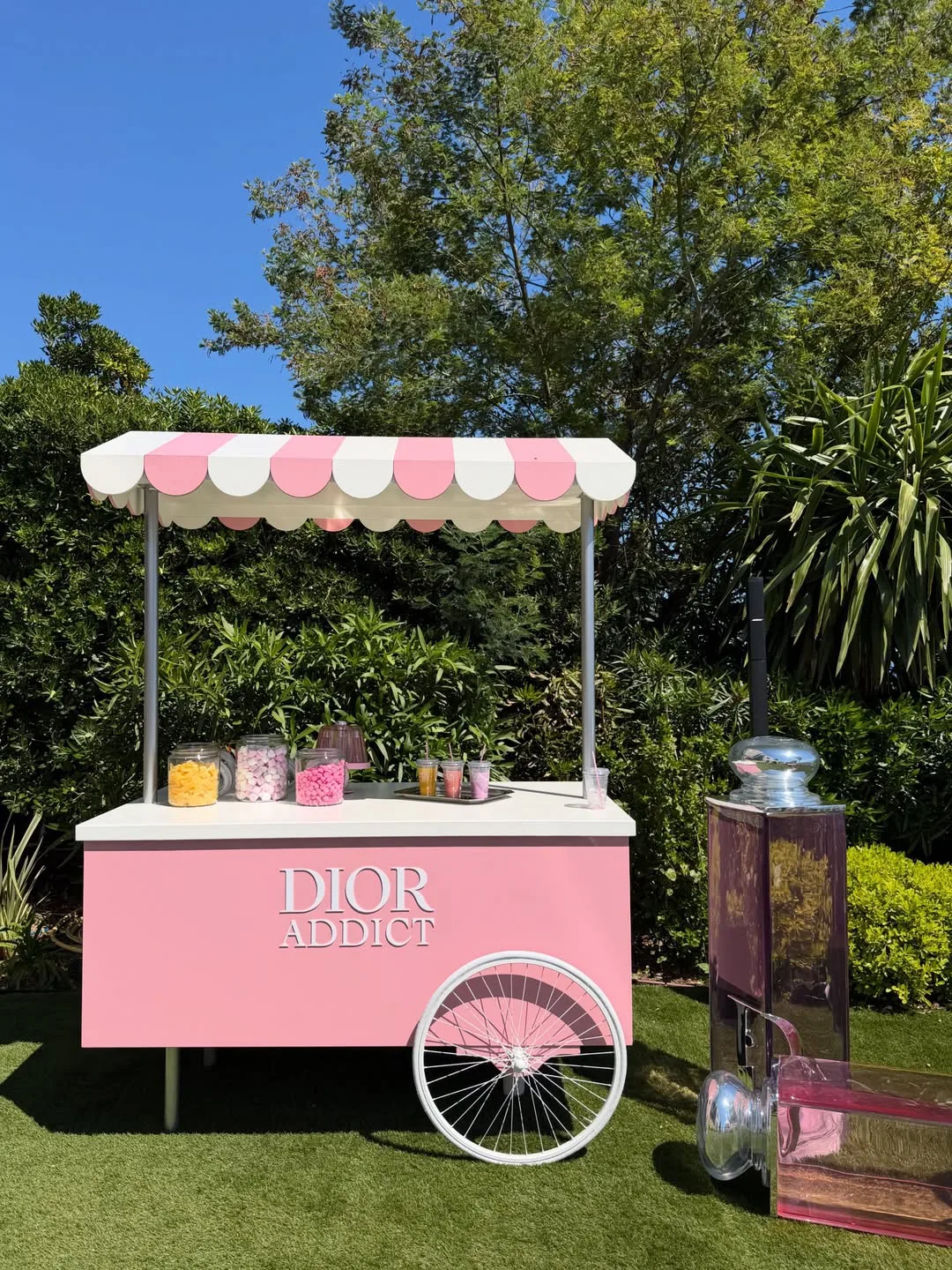 Доброе утро 💗

Сейчас бы в Канны на виллу Dior 🥹🙌 Если честно я обожаю косметику Dior, это один и