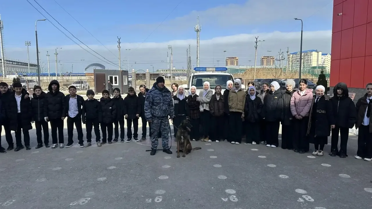 Классная Встреча с инспектором-кинологом  В нашей школе прошло познавательное мероприятие с участием