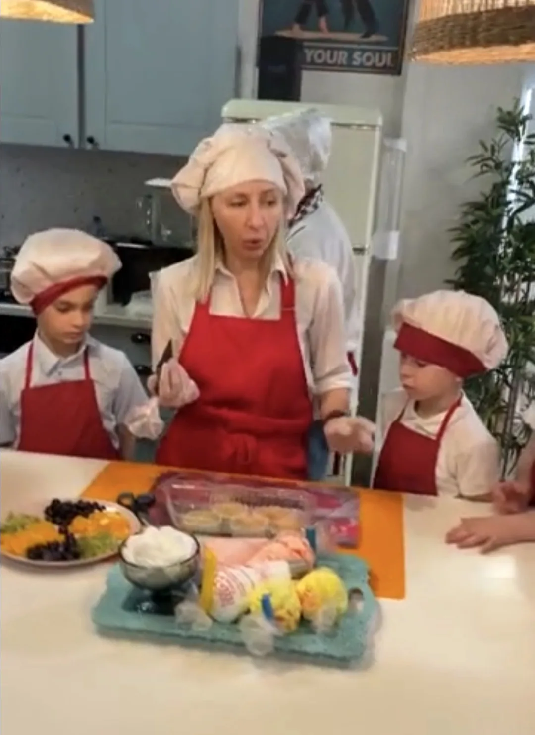 😍 Хотите узнать, как ярко и весело закрыть учебный год?

🧑‍🍳 Ученики 2 «АЧ» заглянули в кондитерс