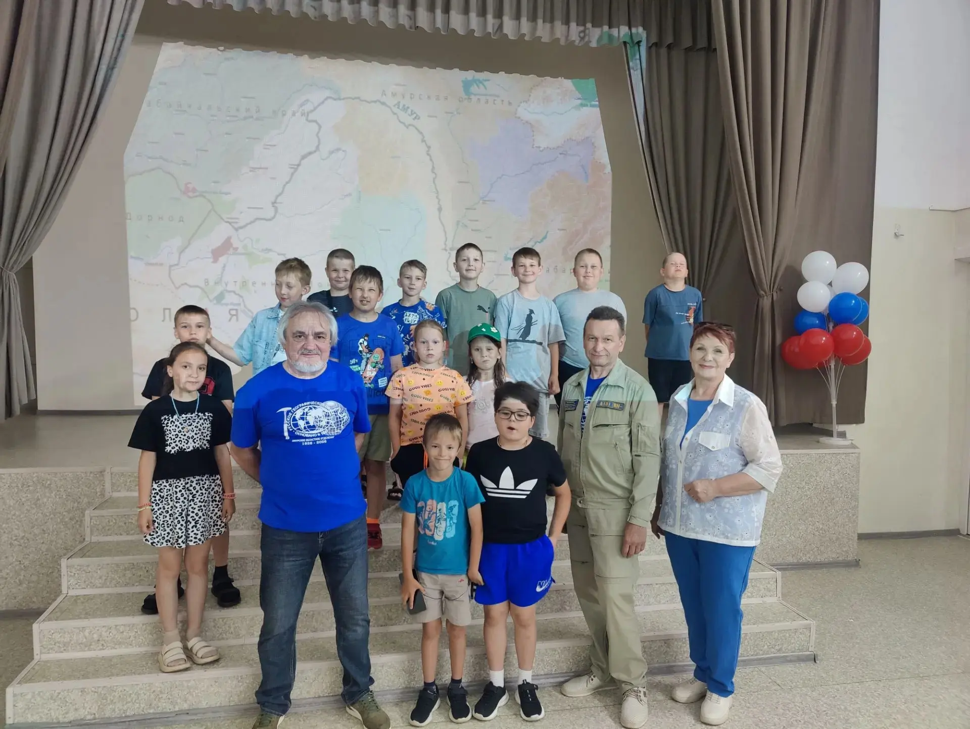 Сегодня в пришкольном лагере «Солнышко» — день открытий и приключений! 🌞🎒

В рамках Гранта Губерна