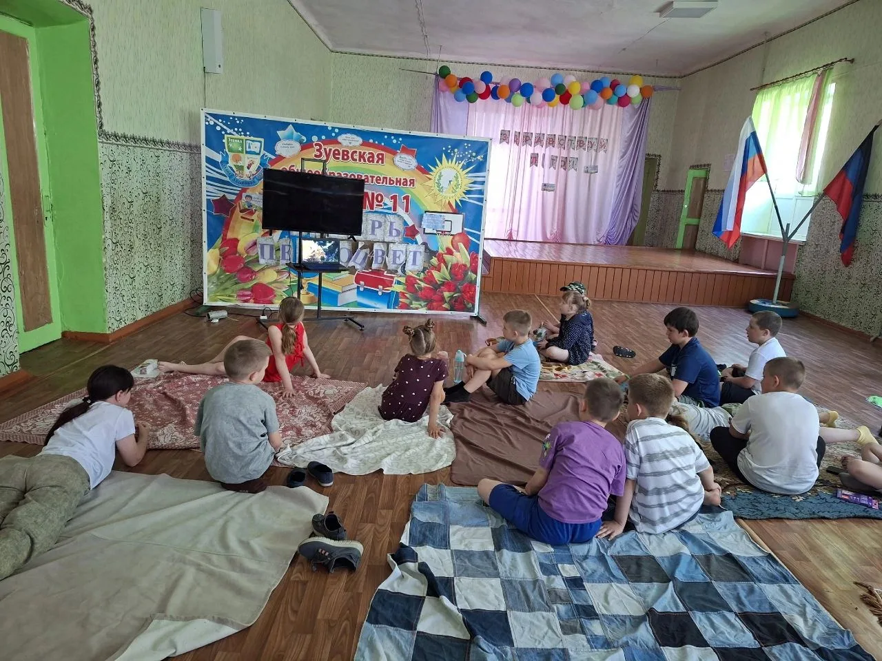 🌊НА ВОЛНЕ ПОЗИТИВА: ПЯТЫЙ ДЕНЬ В «ПЕРВОЦВЕТЕ»!🫶🏻

🌿8 июня наш пришкольный лагерь отметил Всемирн
