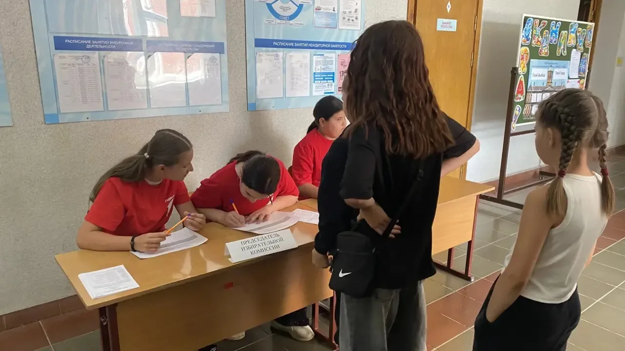 🎉 В лагере «Дворец у озера» выбрали президента! 🎉

В нашем пришкольном лагере прошли по‑настоящему