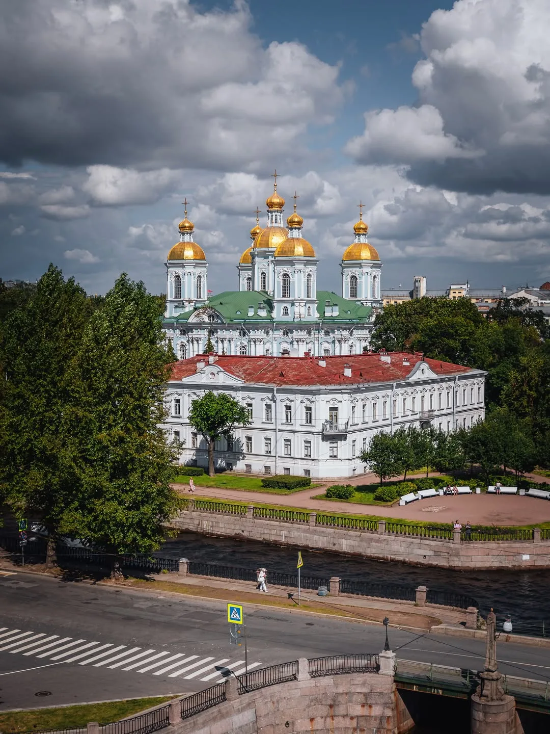 Начинаем день с прекрасным утренним видом:

📍Николо-Богоявленский Морской собор Санкт-Петербург, Ро