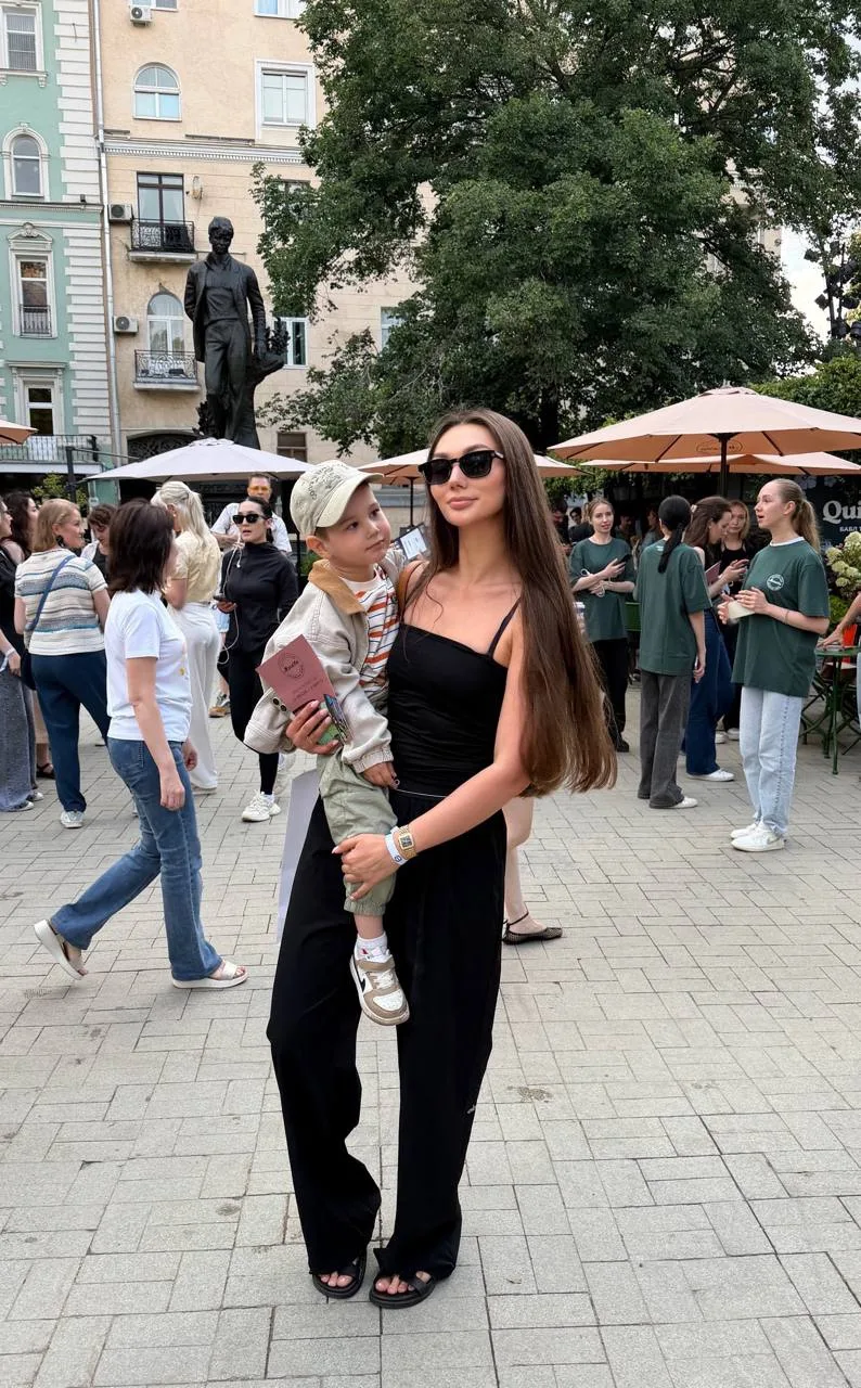 Лето на Тверском- это отдельный вид счастья!

До 2 августа тут «Брутальный сад» и это не про суровос
