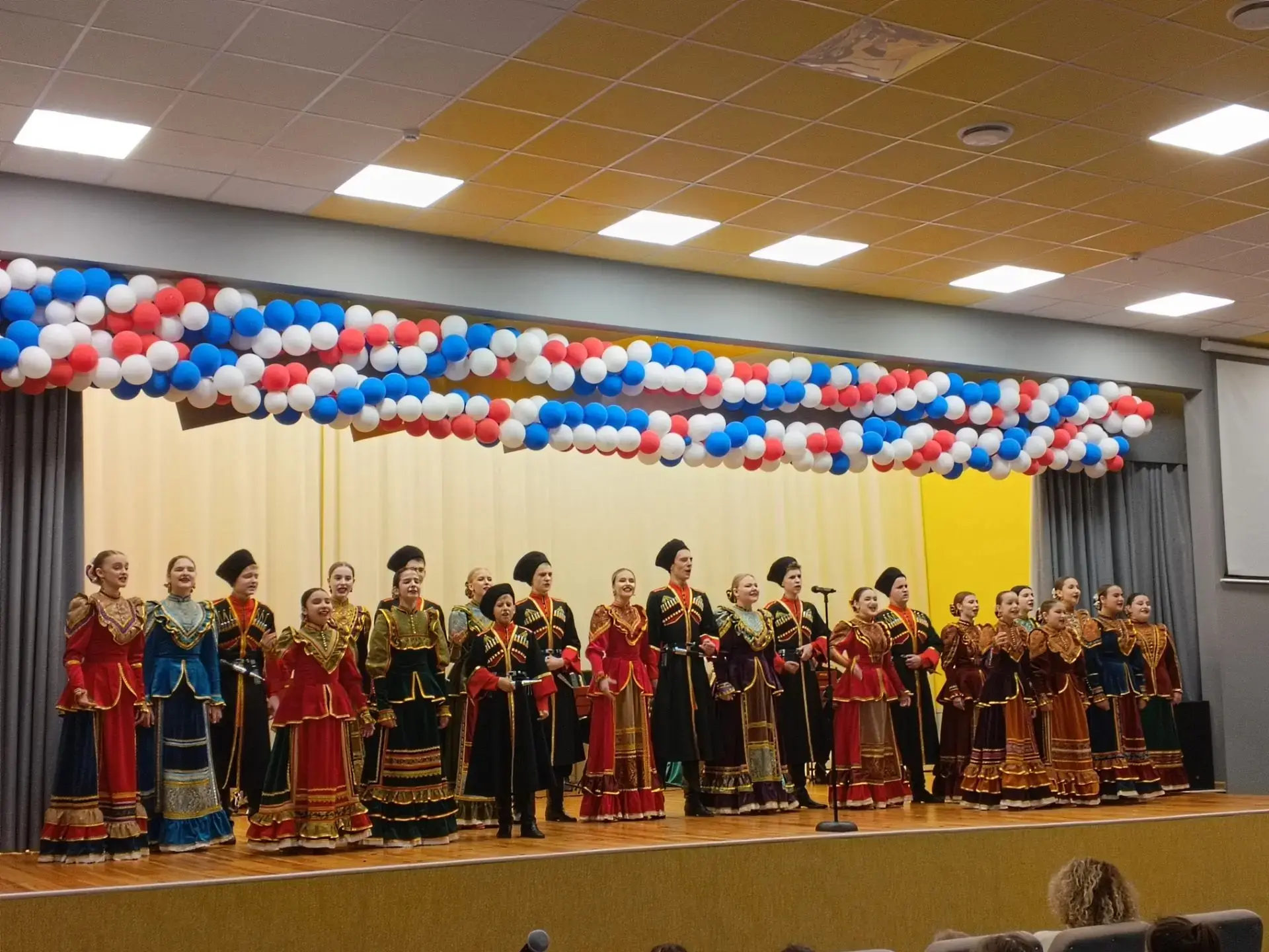 Когда поёт и пляшет душа! ❤️🔥

На прошлой неделе нас посетили«Казачата» – образцовый ансамбль из Ма