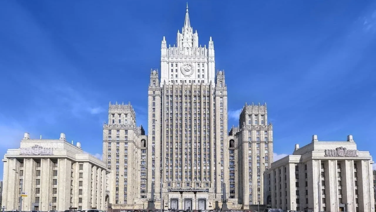 В ответ на санкции Канады Россия закрывает въезд в страну для 103 канадских граждан, со...