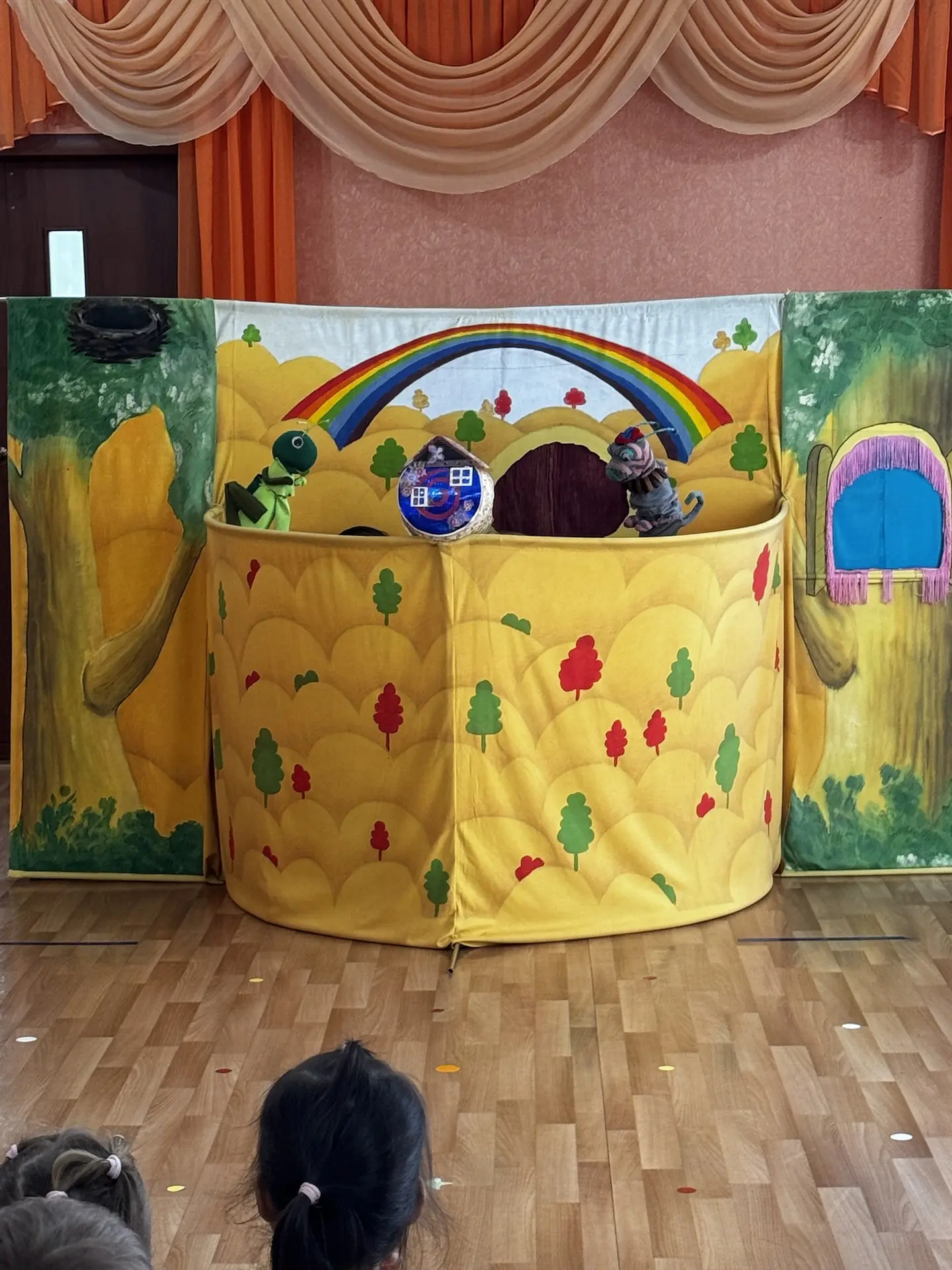 ✨ Волшебный день в нашем детском саду! ✨

Сегодня к нам в гости приезжал детский театр «Сундучок» со